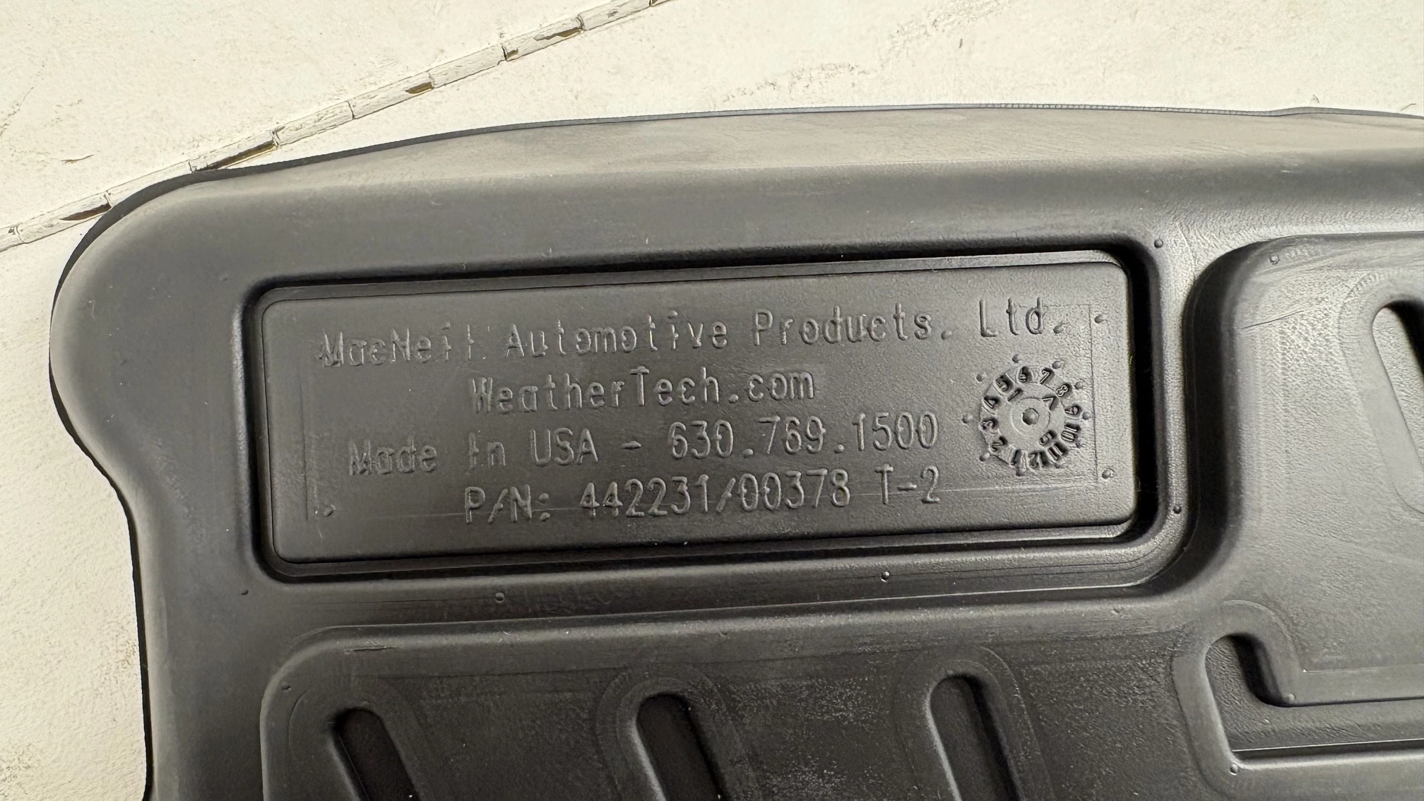Esempio codice inciso sul retro di un tappetino WeatherTech