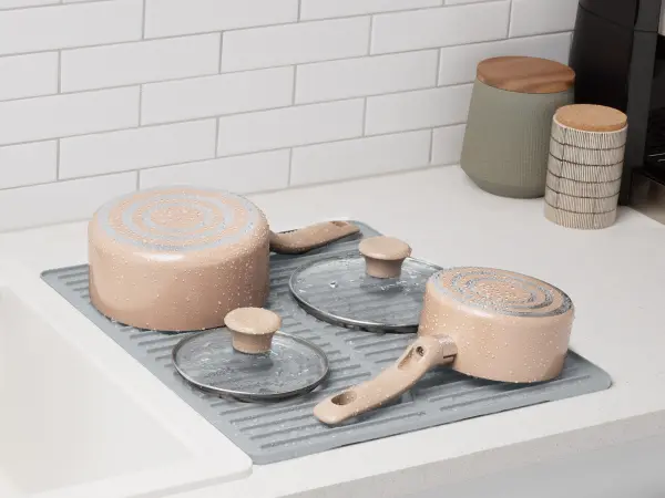 DishMat in uso con pentole e padelle